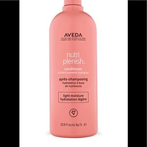 Nutriplenish Conditioner in the light moisture formula.